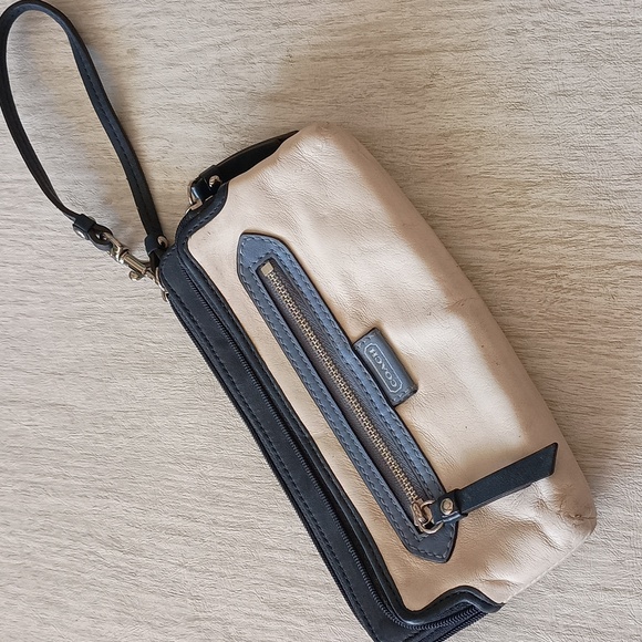 Coach wristlet - Picture 1 of 3